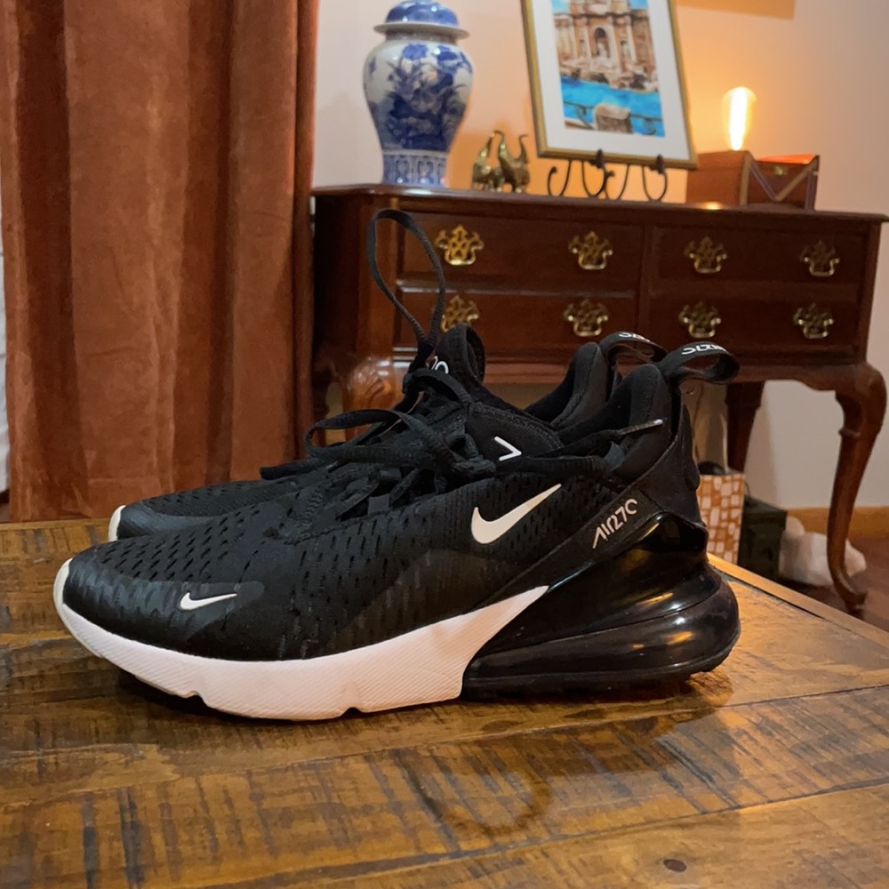 Nike Air Max 270
Women's Shoes
